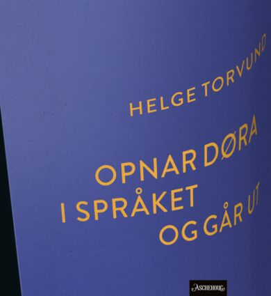 Opnar døra i språket og går ut